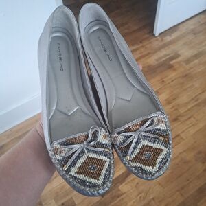 Bandolino Size 9.5 Bridgen Women Silver Beaded Moccasin Flat Slip On Casual Shoe